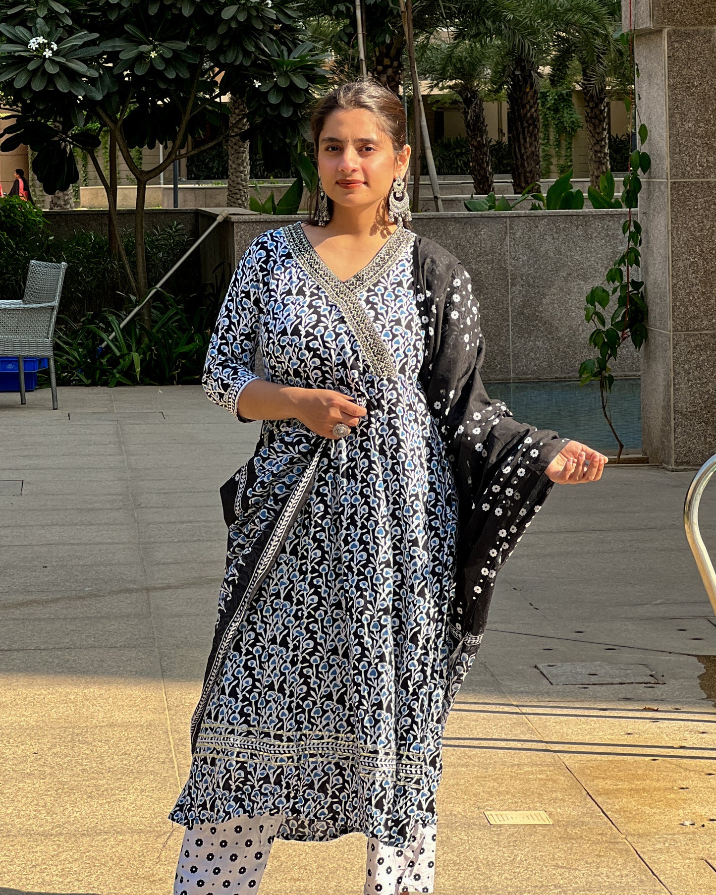 Black & Blue Floral Print Rayon Kurti Set with Malmal Dupatta & Pants