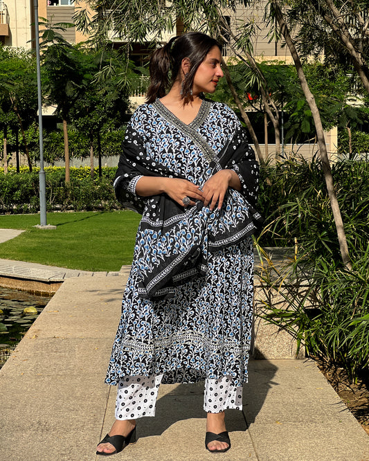 Black & Blue Floral Print Rayon Kurti Set with Malmal Dupatta & Pants