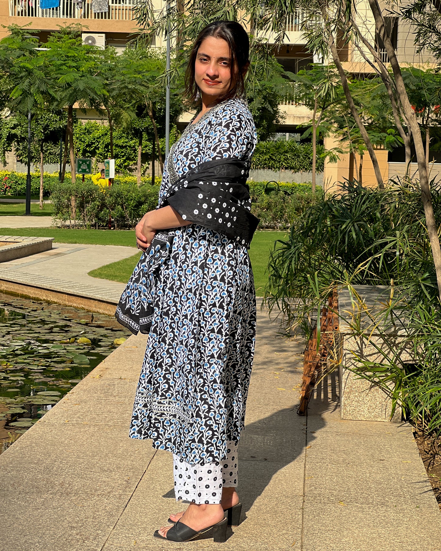 Black & Blue Floral Print Rayon Kurti Set with Malmal Dupatta & Pants