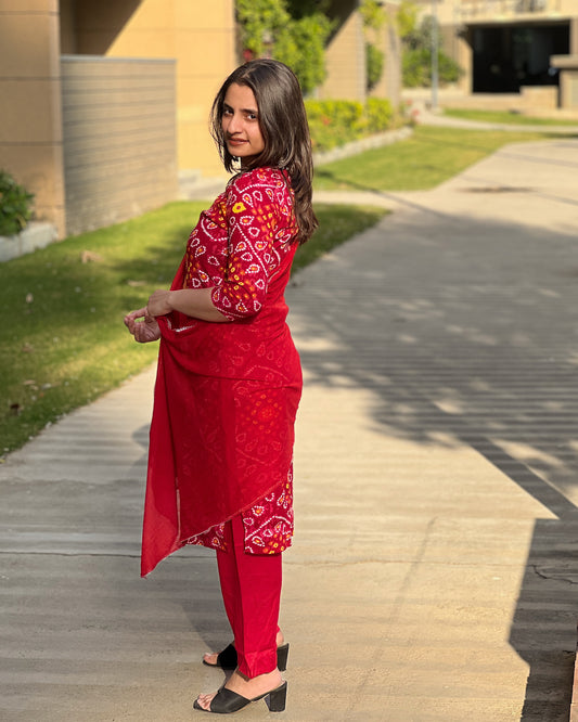 Red Bandhej Print Rayon Kurti Set with Chiffon Dupatta & Pants